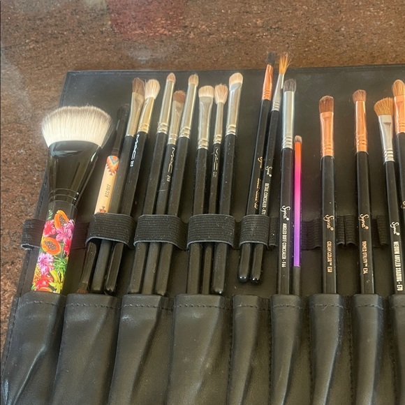 MAC Sephora. Sigma etc  Makeup Brushes in Makeup forever case. - Picture 4 of 6